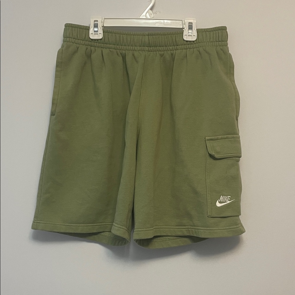 Nike Men's Cargo Shorts in Olive